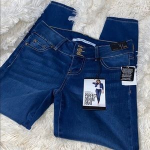 Celebrity Pink Mid Rise Skinny Jeans Size 3